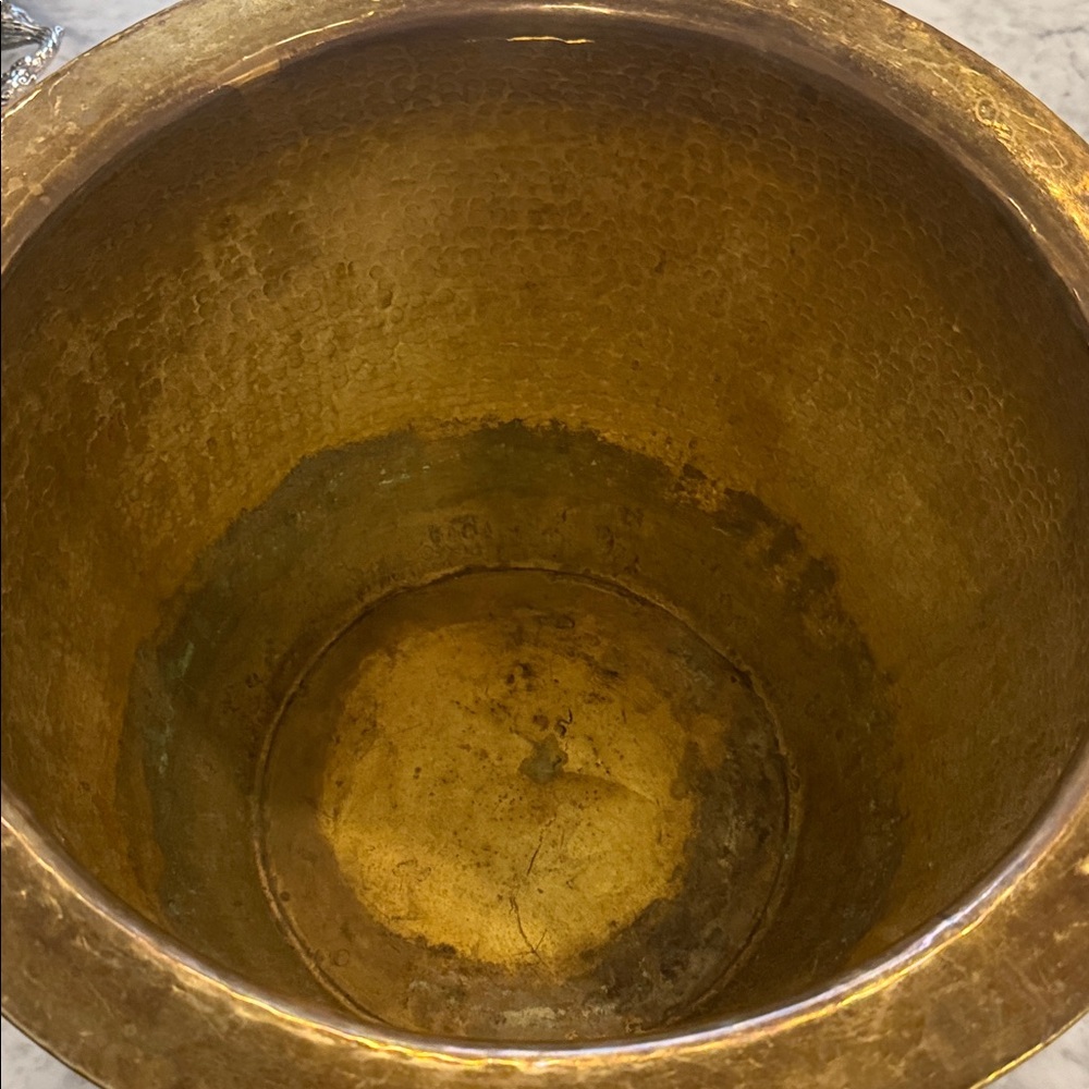Brass Hammered Metal Foo dog Planter large. - Picture 4 of 9